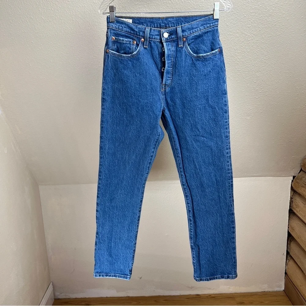 LEVI’S 505 Straight Leg Jeans with Busted Knee. Size 34X32